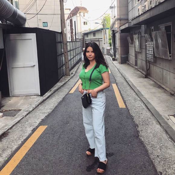 Meet your Posher, Lisa - Picture 1 of 1